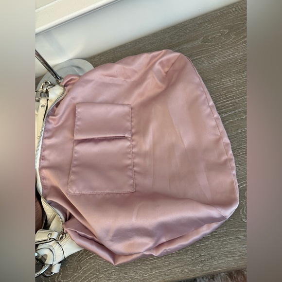 Coach Elegant Cream Leather Shoulder Bag - Picture 5 of 16